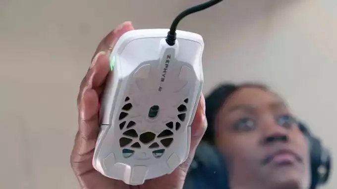 This mouse has an electric fan, so you don't have to worry about sweaty matches.