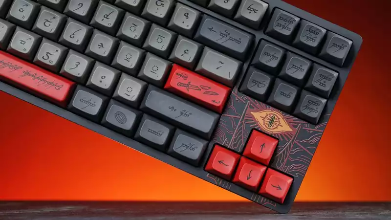 Make the great Lord Sauron jealous with this LOTR keyboard!